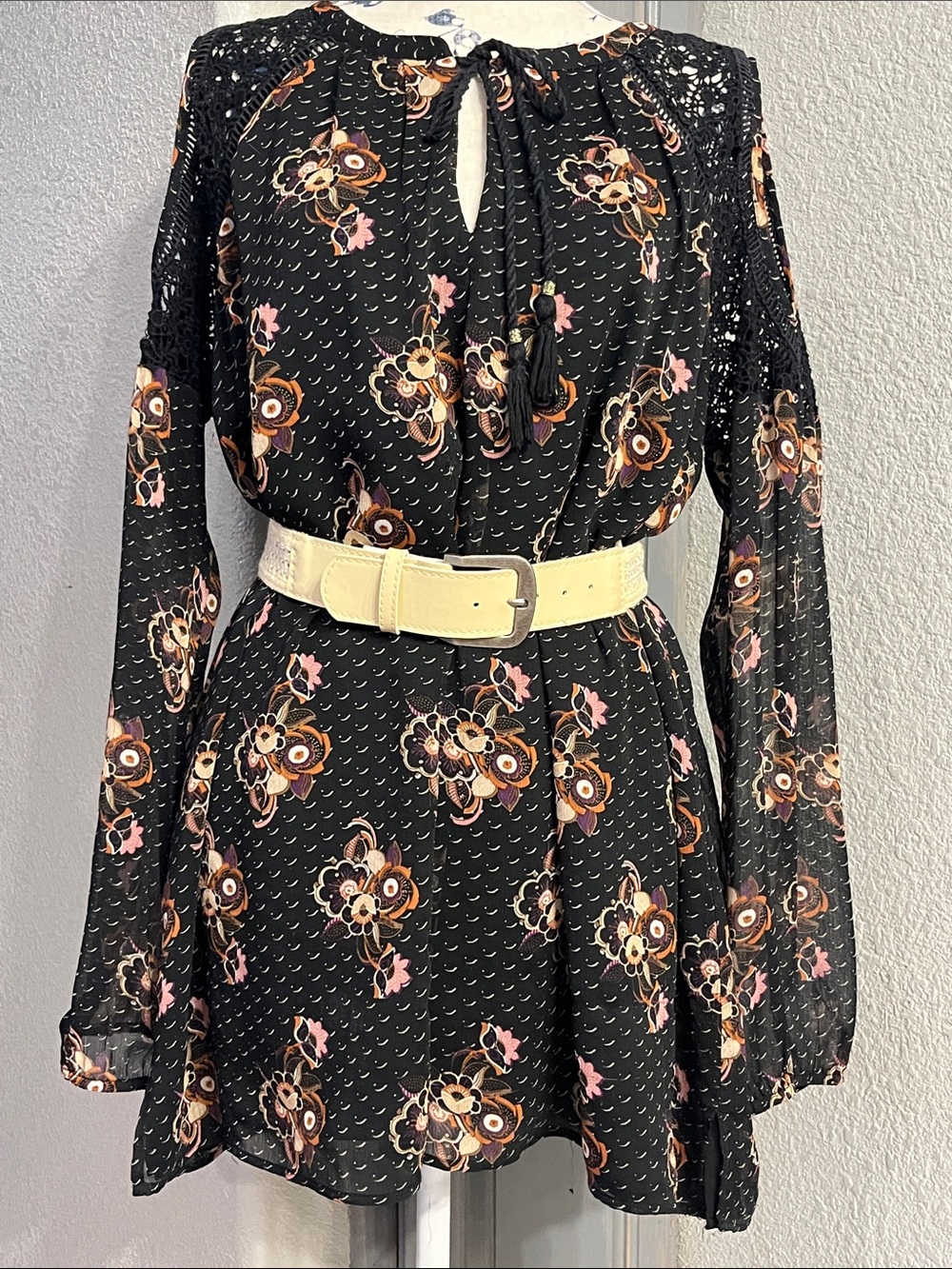 DR2 Black Floral Lace-Shoulder Tunic with Cream Belt